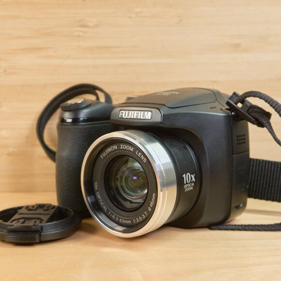Vintage Fujifilm FinePix S700 7.1MP Digital Camera / 10x Optical Zoom / Tested - Picture 1 of 6